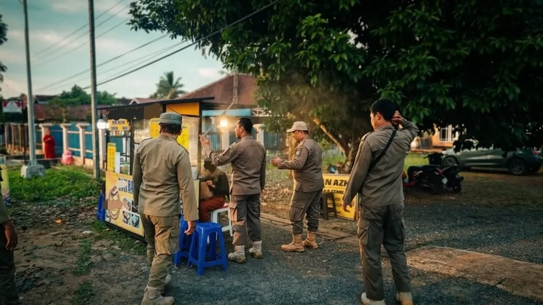 EnterKal-Satpol PP Tala Tertibkan PKL dengan Pendekatan Humanis