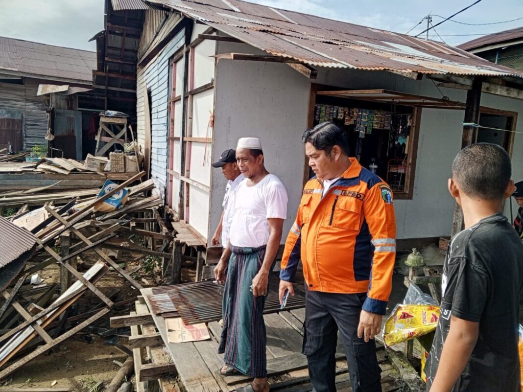 Ablasi Sungai Kahayan Rusak Dua Bangunan, BPBD Palangka Raya Imbau Warga Waspada-EnterKal