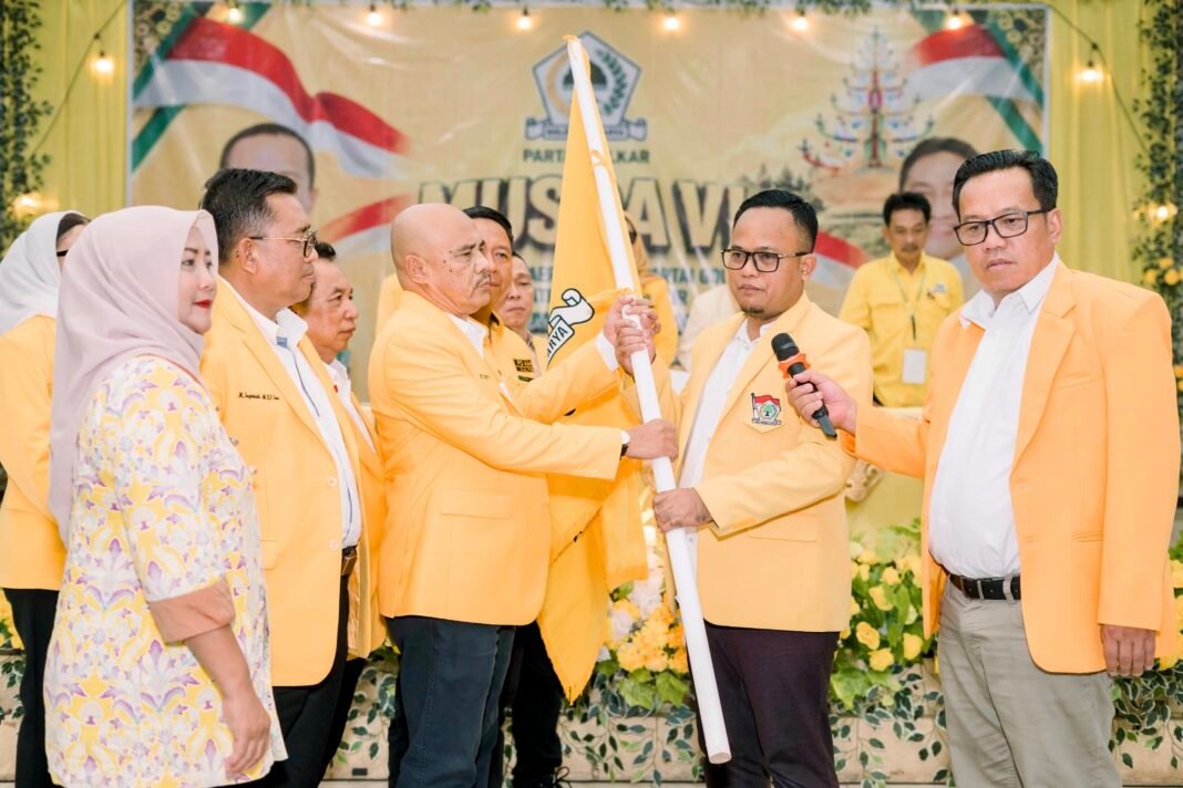 Golkar Bartim Perkuat Konsolidasi, Nursulistyo Terima Panji Kebesaran-EnterKal