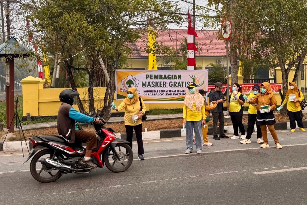 Komunitas Senam Sehat Golkar Kalteng Bagikan 5.000 Masker Gratis Dari Mukhtarudin
