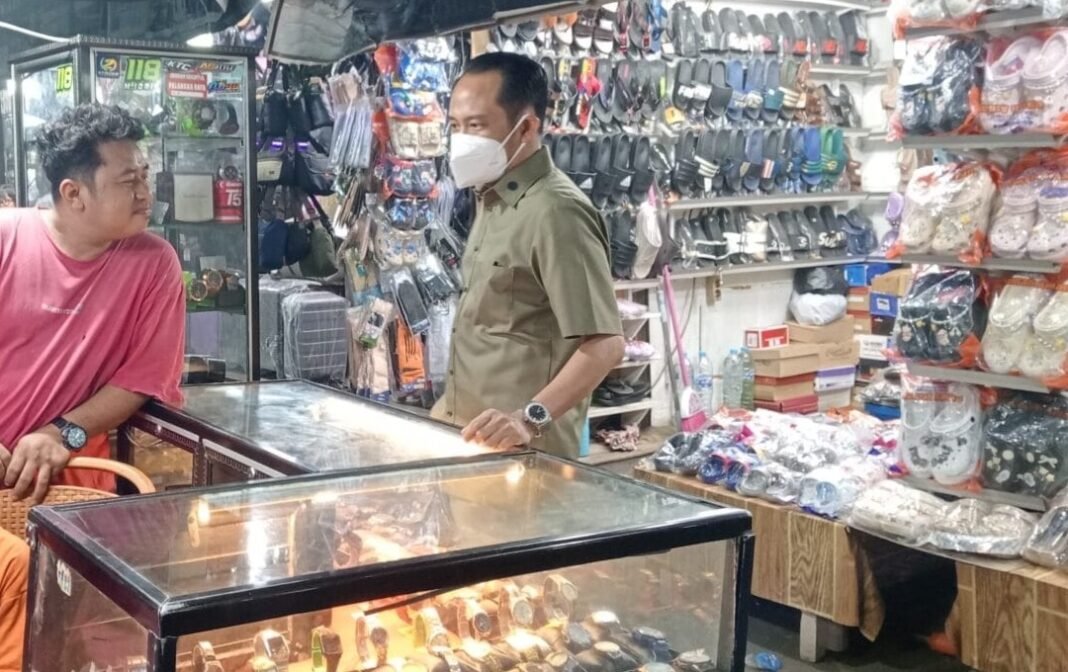Fairid Temui Pedagang Pasar Besar, Sosialisasikan Kredit Mikro Nol Persen